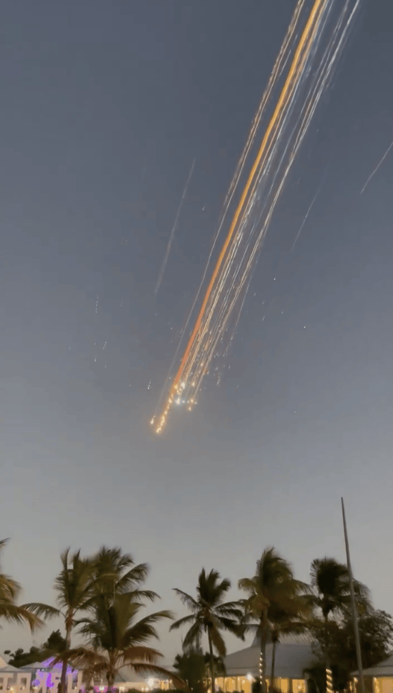 SpaceX星舰爆炸“火花四射”，触发空中管制影响航班